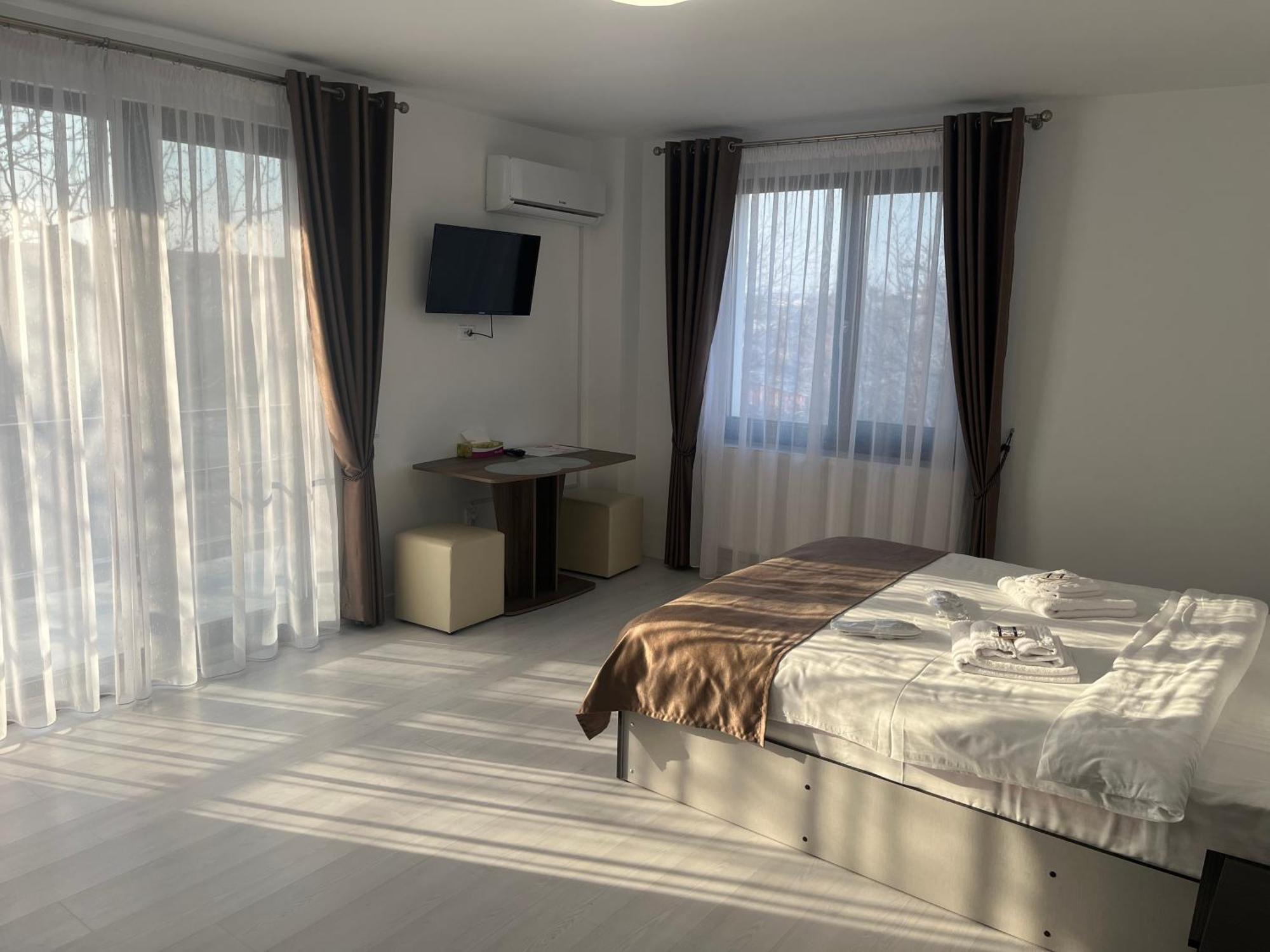 Hotel Palas Grand View Iasi Bagian luar foto